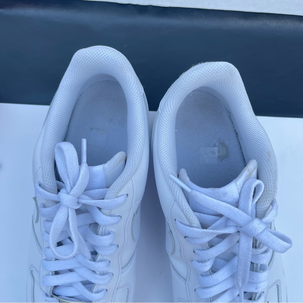 Nike Air Force 1 Men’s Size 10.5 White Athletic Lifestyle Shoes Sneakers - Picture 8 of 9
